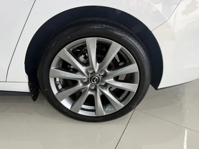 Mazda Axela — Фото автомобиля 20