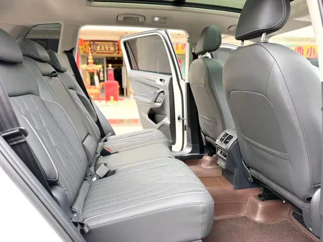 Volkswagen Tiguan L — Фото автомобиля 13