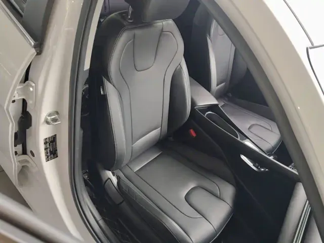 Hyundai Elantra — Фото автомобиля 24