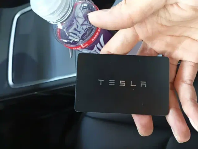 Tesla Model Y — Фото автомобиля 8