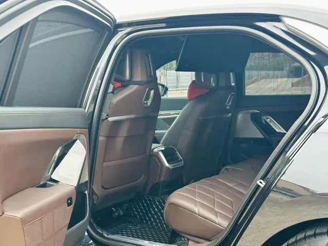 BMW 7 Series — Фото автомобиля 6