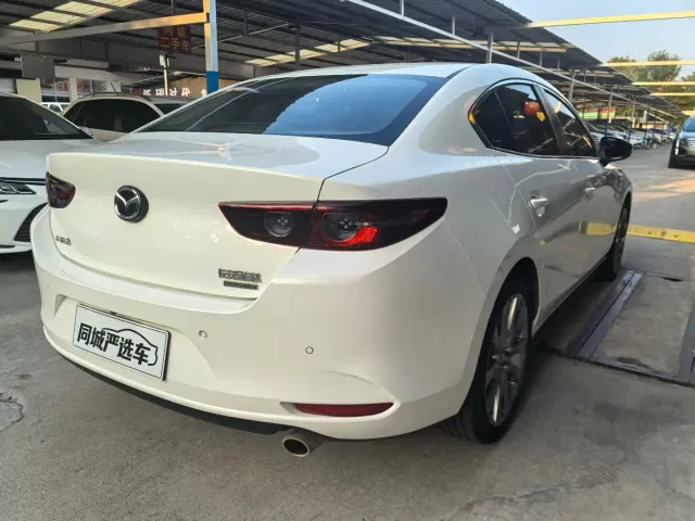 Mazda Axela — Фото автомобиля 3