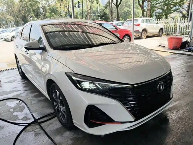 Changan Eado — Фото автомобиля 3