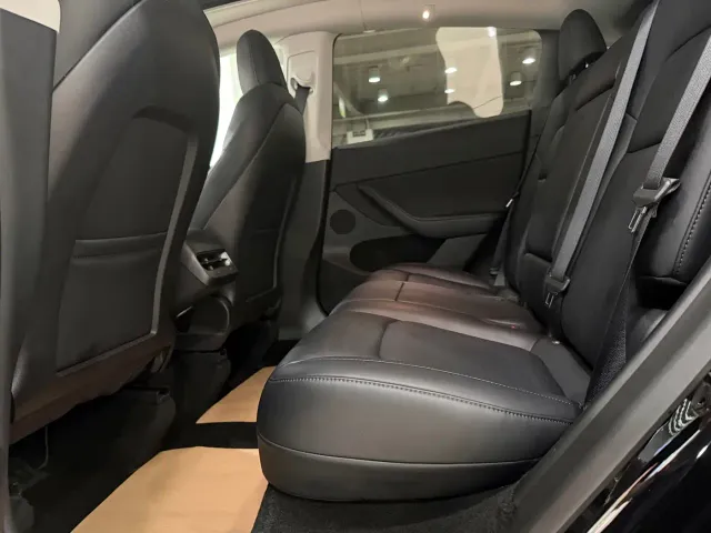 Tesla Model Y — Фото автомобиля 17
