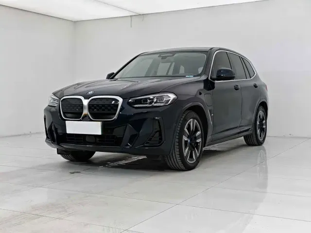 Фотография автомобиля — BMW iX3