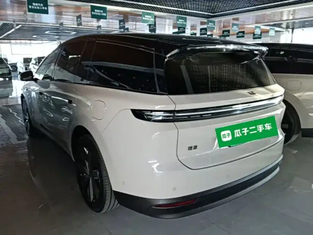 Li Auto i8 — Фото автомобиля 4