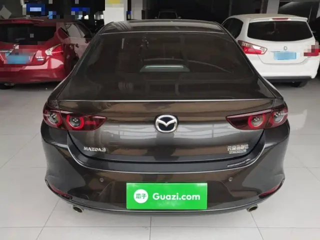 Mazda Axela — Фото автомобиля 5
