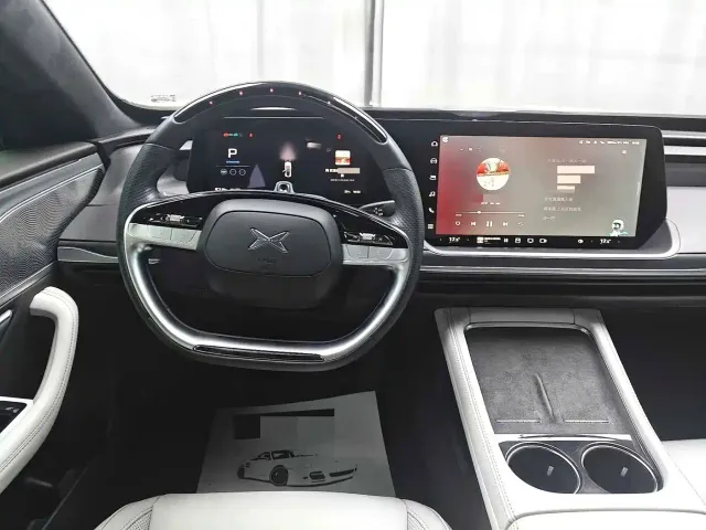 Xpeng P7 — Фото автомобиля 9