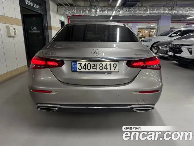 Mercedes-Benz E-Class — Фото автомобиля 4