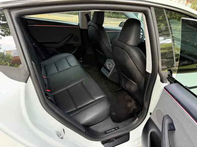 Tesla Model 3 — Фото автомобиля 13