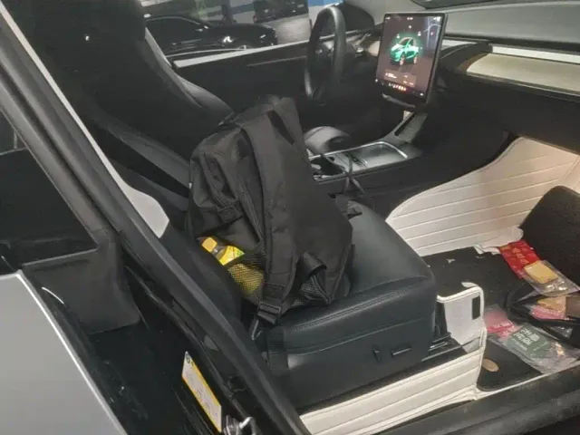 Tesla Model Y — Фото автомобиля 24