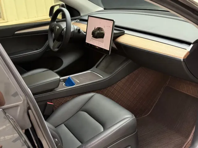 Tesla Model Y — Фото автомобиля 8