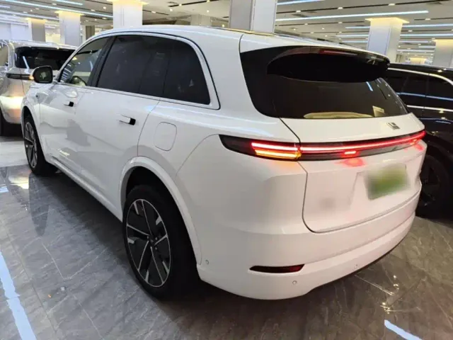 Li Auto L7 — Фото автомобиля 4