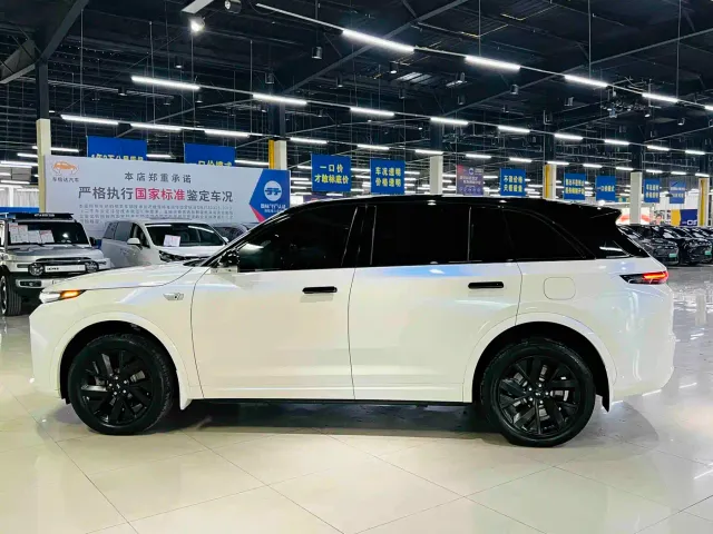 Li Auto L7 — Фото автомобиля 4