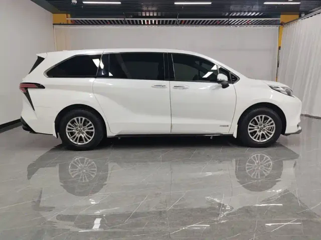 Toyota Sienna — Фото автомобиля 8