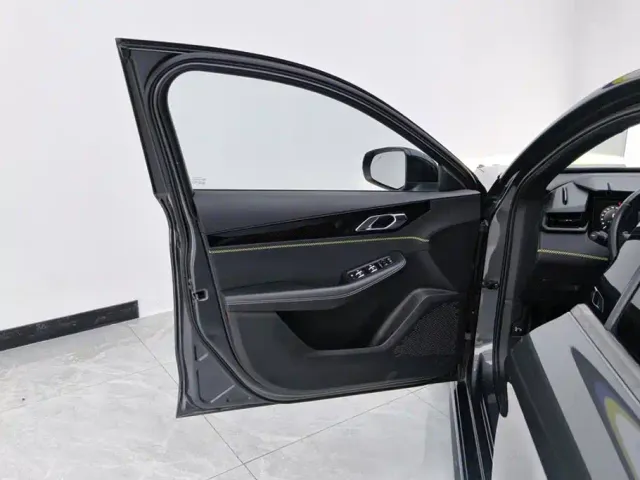 Lynk & Co 03 — Фото автомобиля 7