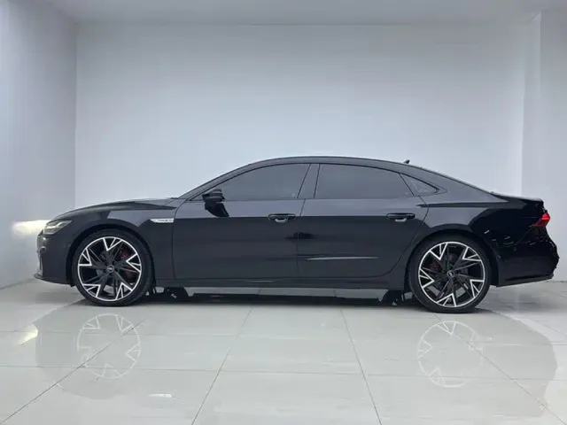 Audi A7L — Фото автомобиля 10