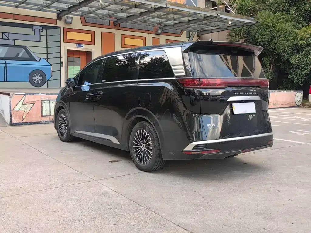 Denza Denza D9 2022 DM-i 1040 Premium — Фото автомобиля 18