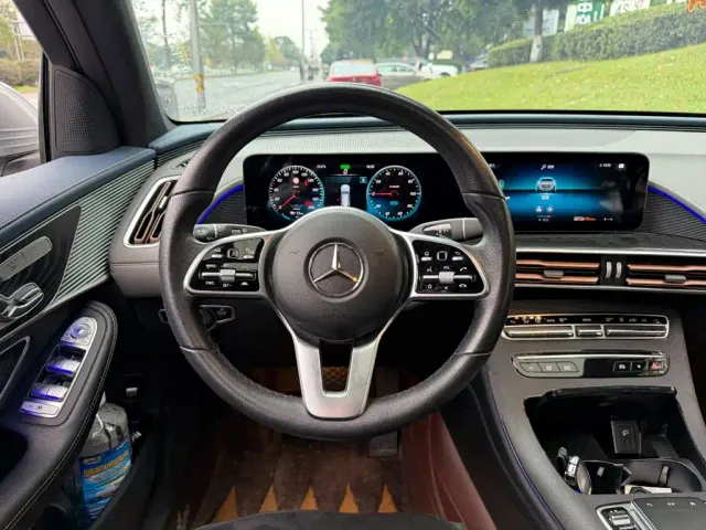 Mercedes-Benz EQC — Фото автомобиля 14