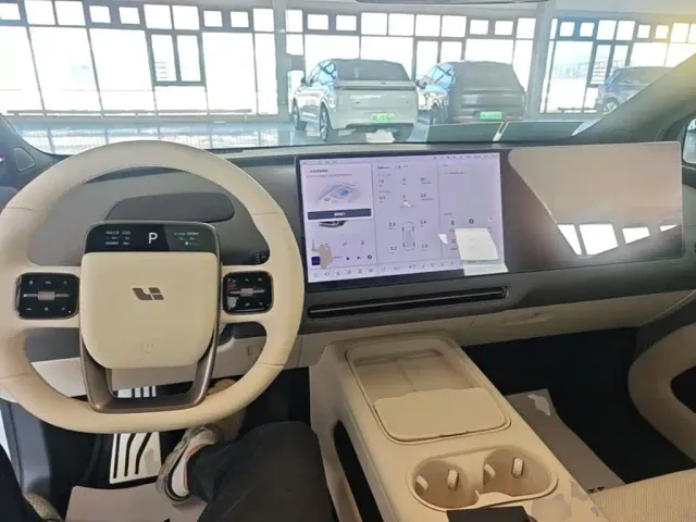 Li Auto i6 — Фото автомобиля 9