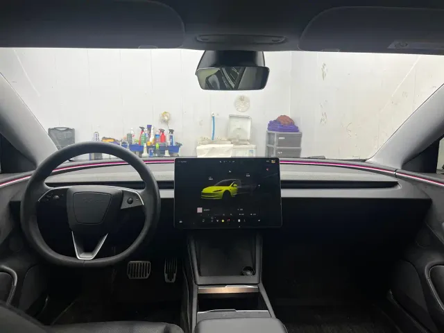 Tesla Model 3 — Фото автомобиля 6