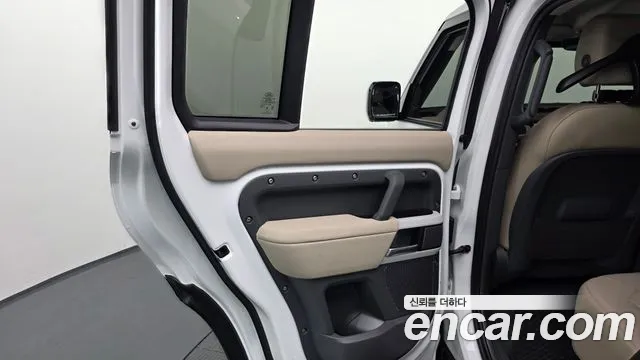 Land Rover Defender — Фото автомобиля 19