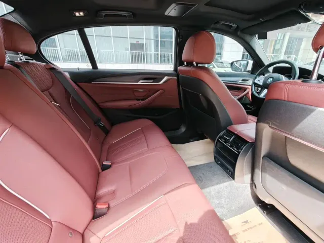 BMW 5 Series — Фото автомобиля 8