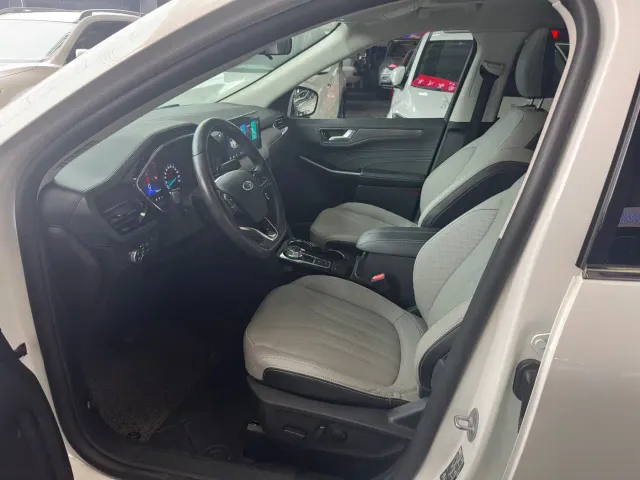 Ford Escape — Фото автомобиля 15