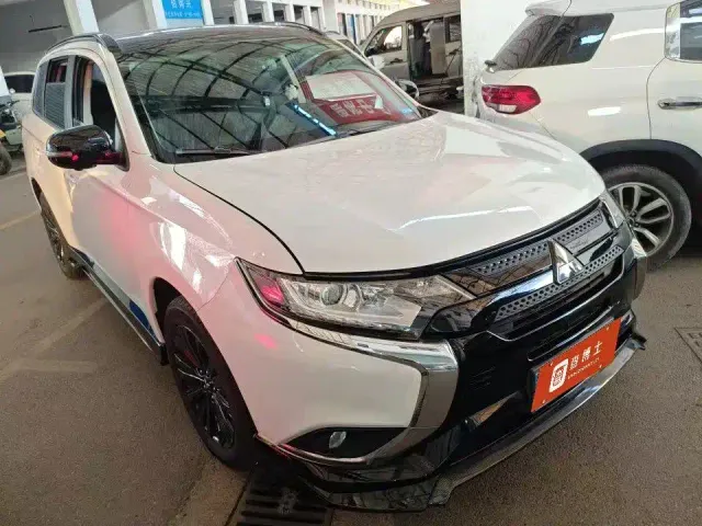 Mitsubishi Outlander — Фото автомобиля 2