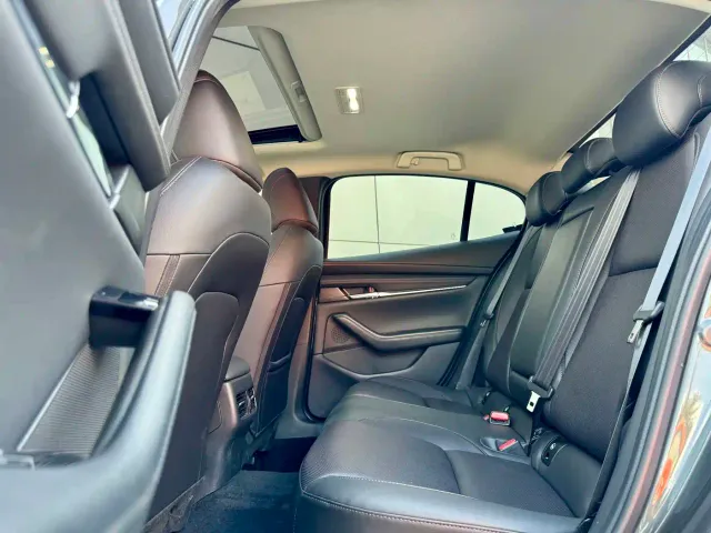 Mazda Axela — Фото автомобиля 13