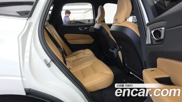 Volvo XC60 Generation 2 — Фото автомобиля 26