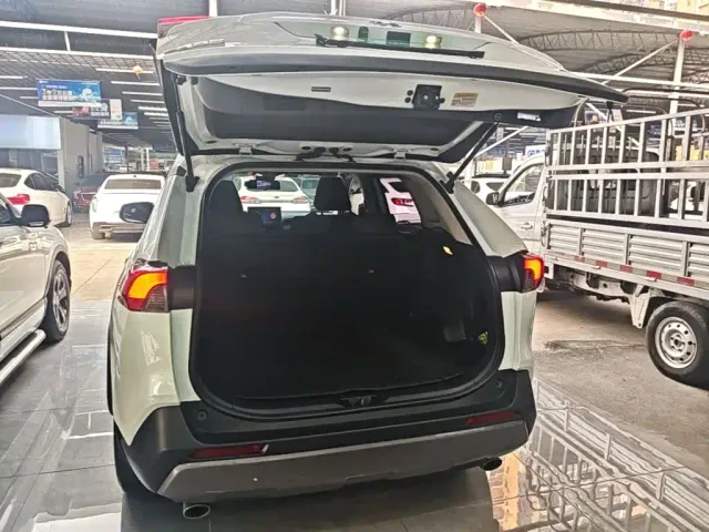 Toyota RAV4 — Фото автомобиля 18