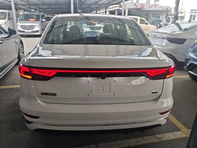 Geely Emgrand — Фото автомобиля 5