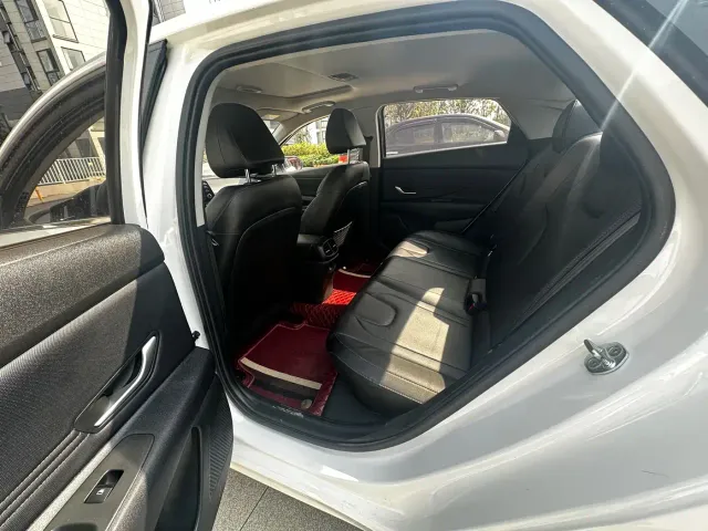 Hyundai Elantra — Фото автомобиля 7