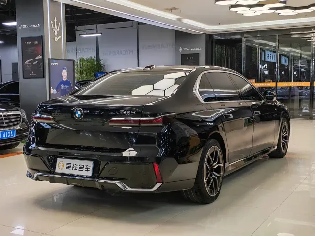 BMW 7 Series — Фото автомобиля 15
