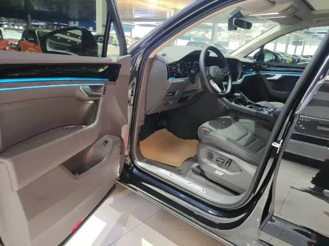 Volkswagen Touareg 2022 2.0TSI Rui Shang Edition — Фото автомобиля 15