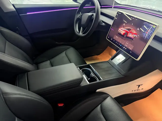 Tesla Model 3 — Фото автомобиля 15
