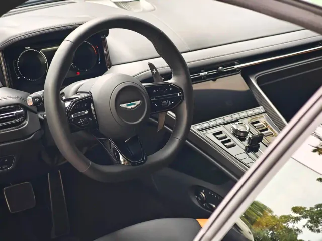 Aston Martin DB12 — Фото автомобиля 15