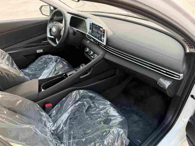 Hyundai Elantra — Фото автомобиля 5