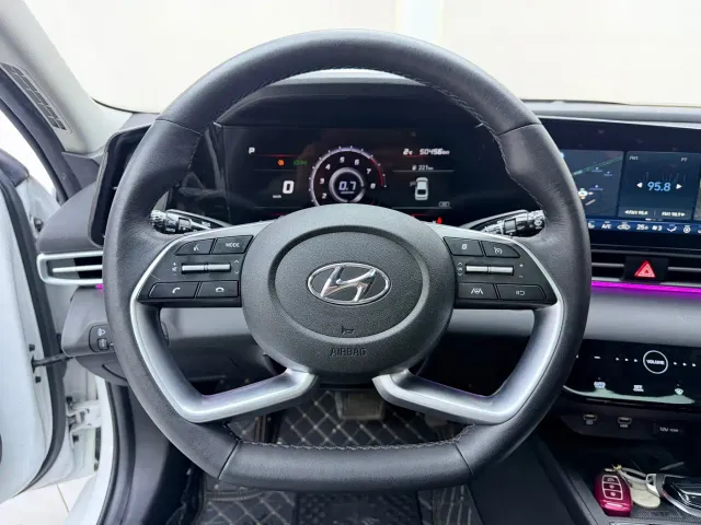 Hyundai Elantra — Фото автомобиля 11