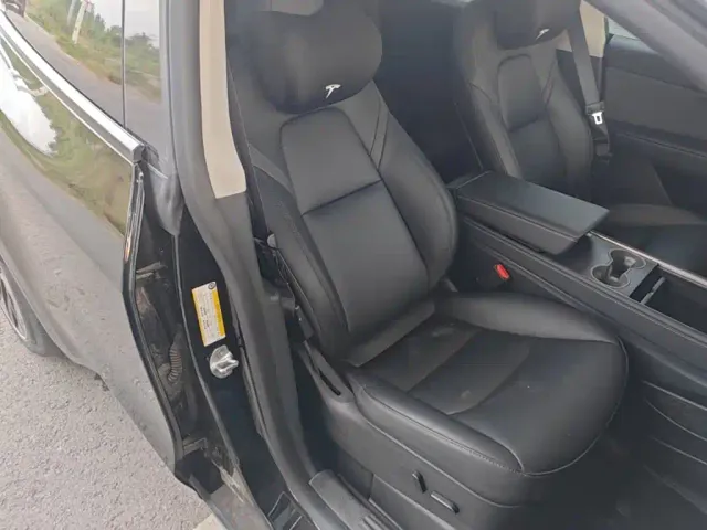 Tesla Model Y — Фото автомобиля 24