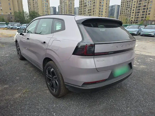 Volvo XC70 Plug-in Hybrid — Фото автомобиля 4