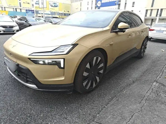 Фотография автомобиля — Polestar 4