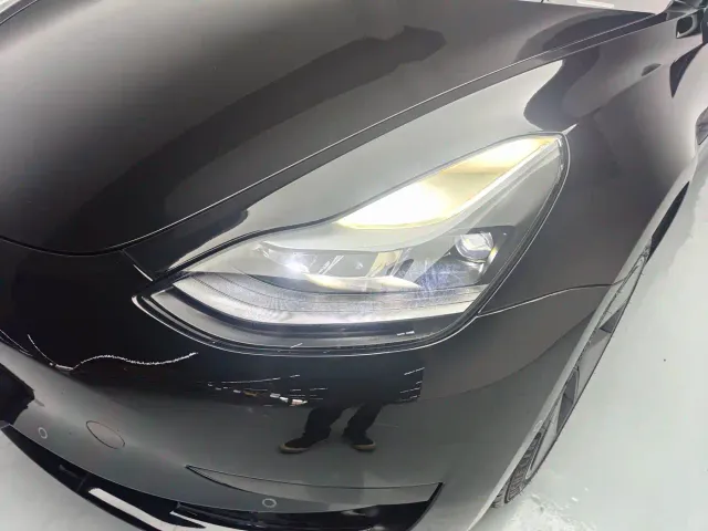 Tesla Model 3 — Фото автомобиля 5