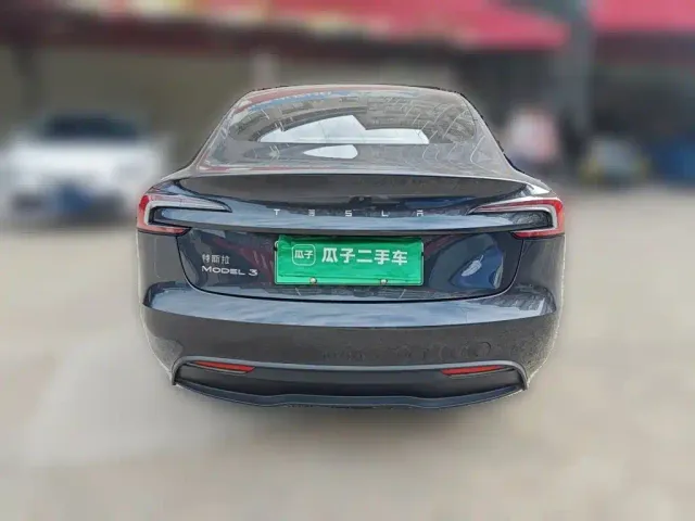 Tesla Model 3 — Фото автомобиля 3