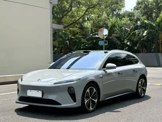 Фотография автомобиля — Nio ET5 Touring