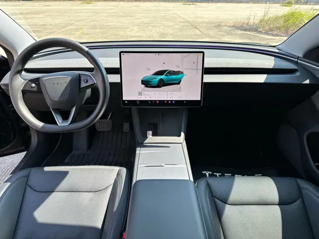 Tesla Model 3 — Фото автомобиля 11