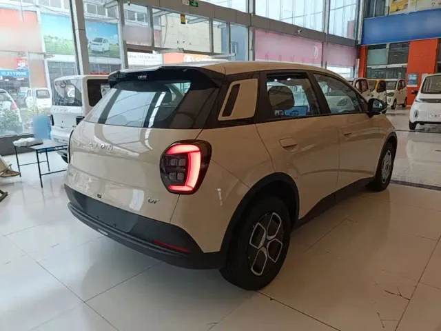 GAC Aion UT — Фото автомобиля 6
