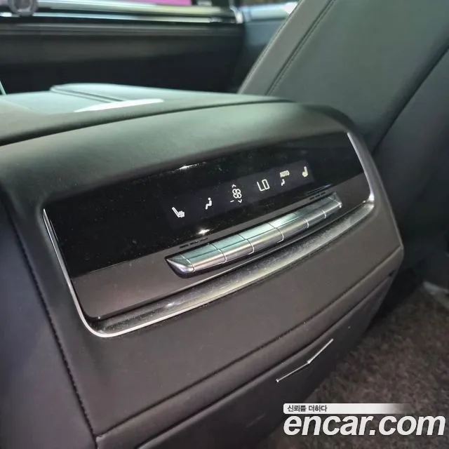 Cadillac Escalade Generation 5 — Фото автомобиля 10