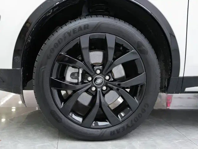 Land Rover Discovery Sport — Фото автомобиля 5